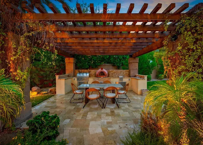 Paradise - Pool, Hot Tub & Fire Pit Holiday home *